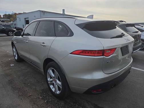 2017 Jaguar F-PACE 35t R-Sport