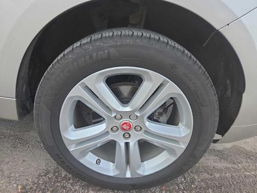 2017 Jaguar F-PACE 35t R-Sport