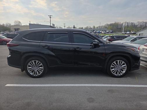 Midnight Black Metallic 2024 Toyota Highlander Platinum