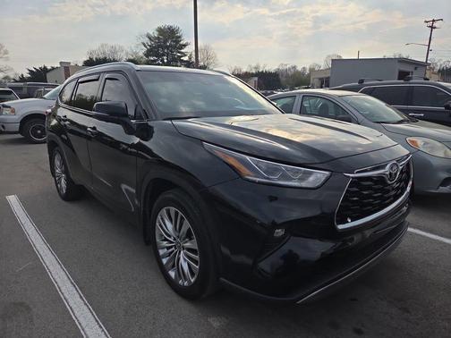 Midnight Black Metallic 2024 Toyota Highlander Platinum