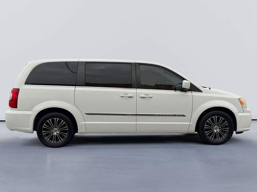 2013 Chrysler Town & Country S