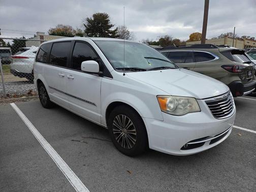 2013 Chrysler Town & Country S