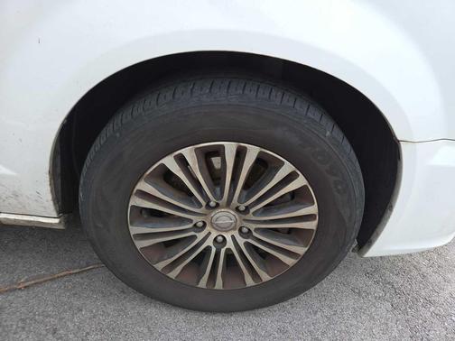 2013 Chrysler Town & Country S