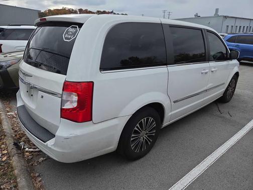 2013 Chrysler Town & Country S