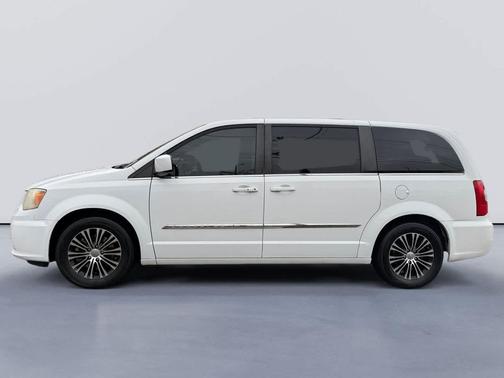 2013 Chrysler Town & Country S