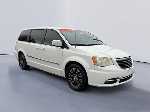 2013 Chrysler Town & Country S