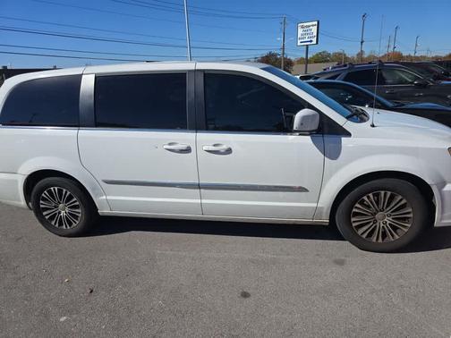 2013 Chrysler Town & Country S
