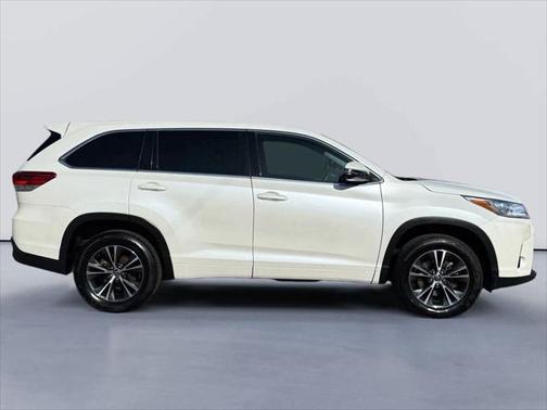 2017 Toyota Highlander LE