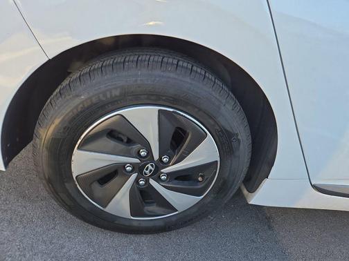 2017 Hyundai IONIQ Hybrid SEL