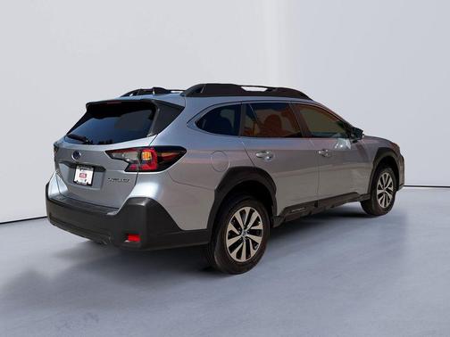 Ice Silver Metallic 2024 Subaru Outback Premium