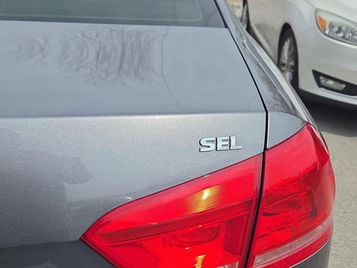 2012 Volkswagen Passat 2.5 SEL Premium