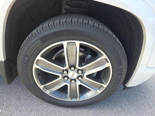 White Frost Tricoat 2019 GMC Acadia Denali