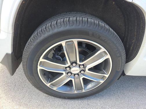 White Frost Tricoat 2019 GMC Acadia Denali