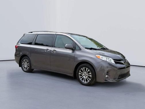 2019 Toyota Sienna XLE Premium
