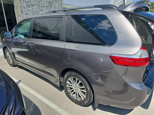 2019 Toyota Sienna XLE Premium