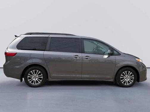 2019 Toyota Sienna XLE Premium