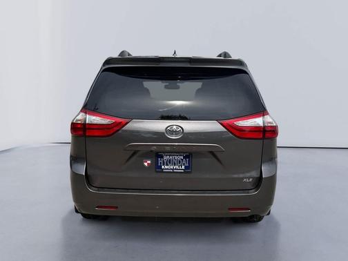 2019 Toyota Sienna XLE Premium