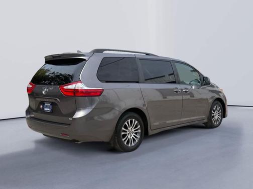 2019 Toyota Sienna XLE Premium