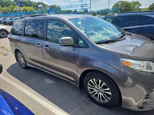 2019 Toyota Sienna XLE Premium