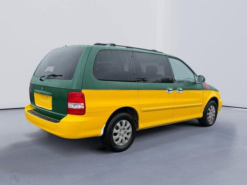 Yellow 2005 Kia Sedona LX