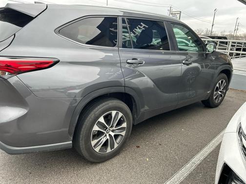 2023 Toyota Highlander Hybrid XLE