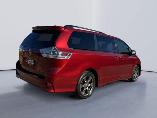 2020 Toyota Sienna SE