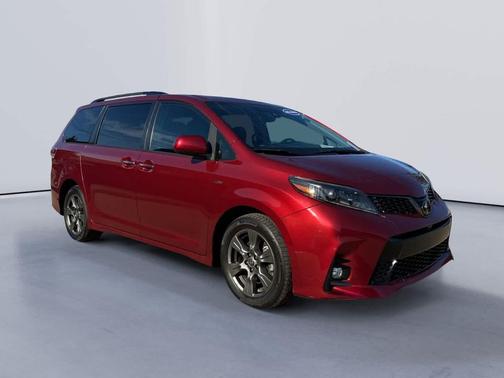 2020 Toyota Sienna SE
