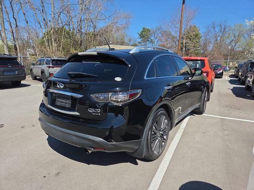 2017 INFINITI QX70 Base