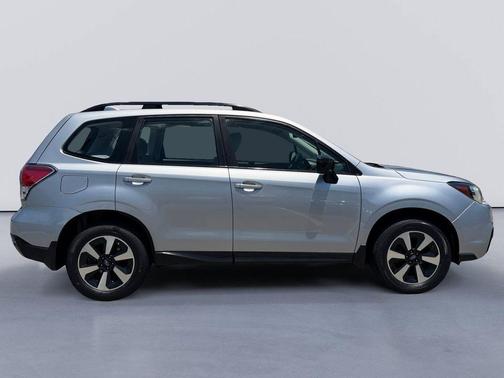 Ice Silver Metallic 2017 Subaru Forester 2.5i