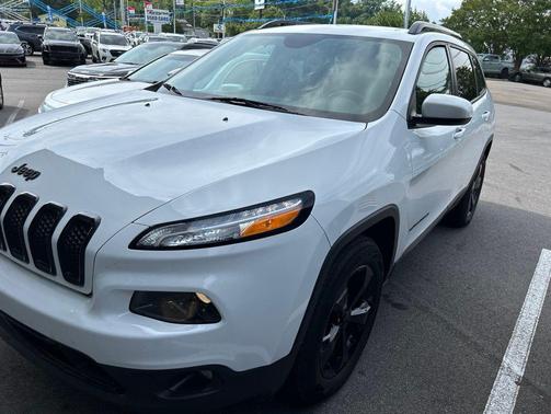 Bright White Clearcoat 2015 Jeep Cherokee Latitude