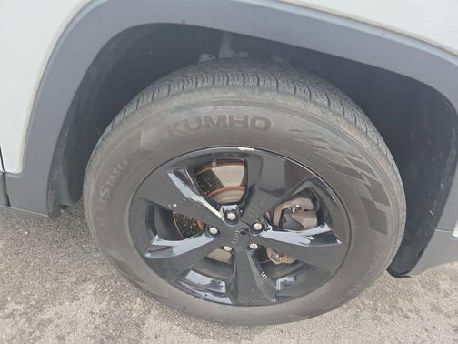 Bright White Clearcoat 2015 Jeep Cherokee Latitude