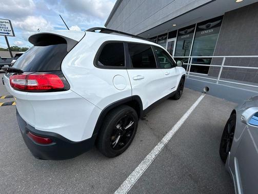 Bright White Clearcoat 2015 Jeep Cherokee Latitude