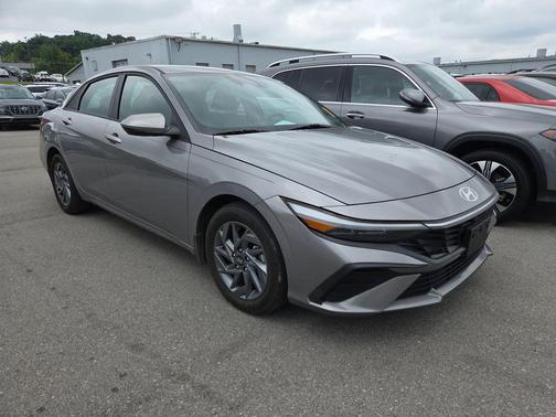 Fluid Metal 2024 Hyundai ELANTRA SEL