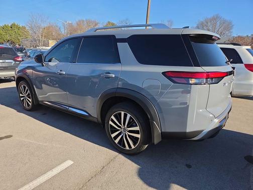 2025 Nissan Pathfinder Platinum 4WD