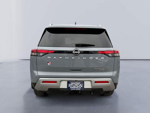 2025 Nissan Pathfinder Platinum 4WD