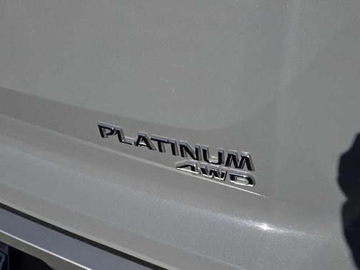 2025 Nissan Pathfinder Platinum 4WD