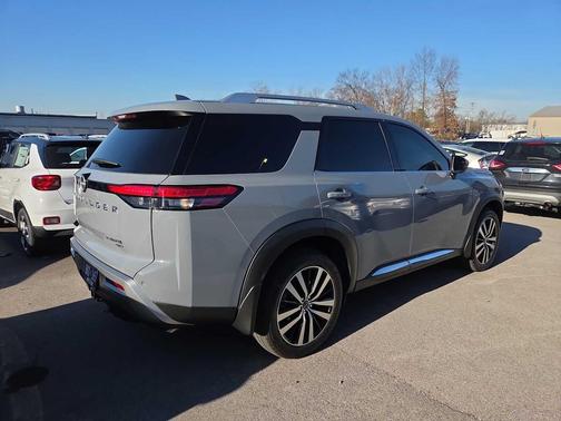 2025 Nissan Pathfinder Platinum 4WD