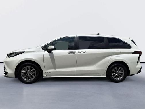 2021 Toyota Sienna XLE 7 Passenger