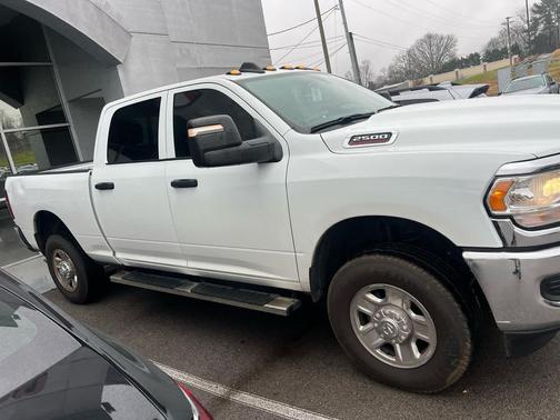2024 RAM 2500 Tradesman Crew Cab 4x4 6'4' Box