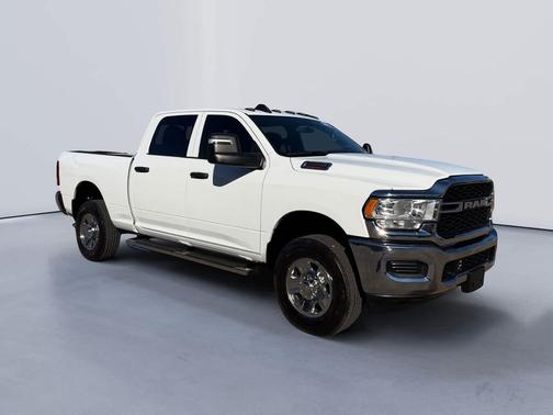 2024 RAM 2500 Tradesman Crew Cab 4x4 6'4' Box