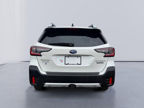 Crystal White Pearl 2021 Subaru Outback Touring
