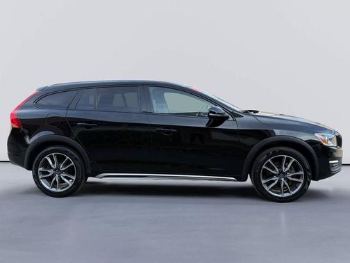 2018 Volvo V60 Cross Country T5