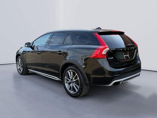 2018 Volvo V60 Cross Country T5