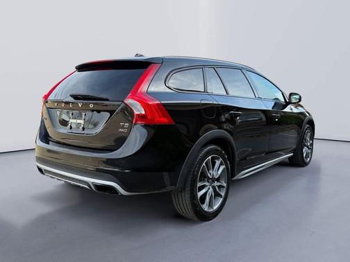 2018 Volvo V60 Cross Country T5