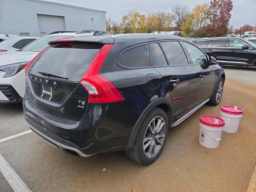2018 Volvo V60 Cross Country T5