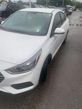 Frost White Pearl 2022 Hyundai Accent SE