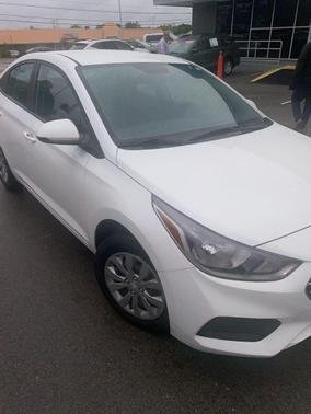 Frost White Pearl 2022 Hyundai Accent SE