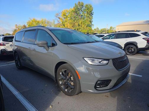 2021 Chrysler Pacifica Touring