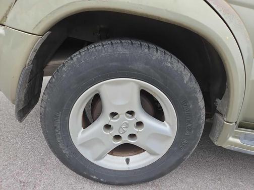 2001 INFINITI QX4 Luxury