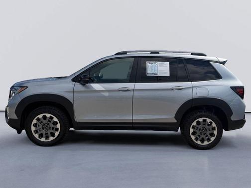 Lunar Silver Metallic 2025 Honda Passport AWD TrailSport